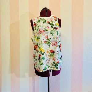 Hi-lo floral top 🌺